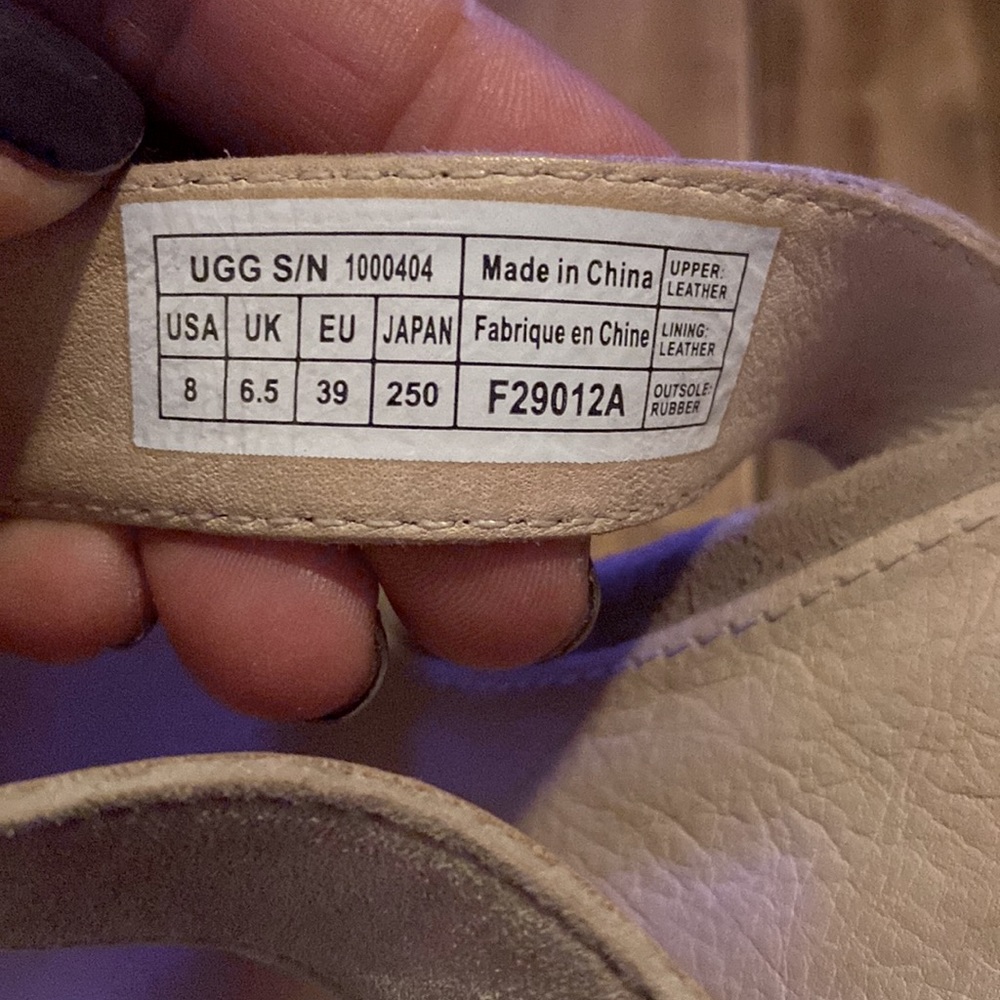 UGG - Picture 10 of 10